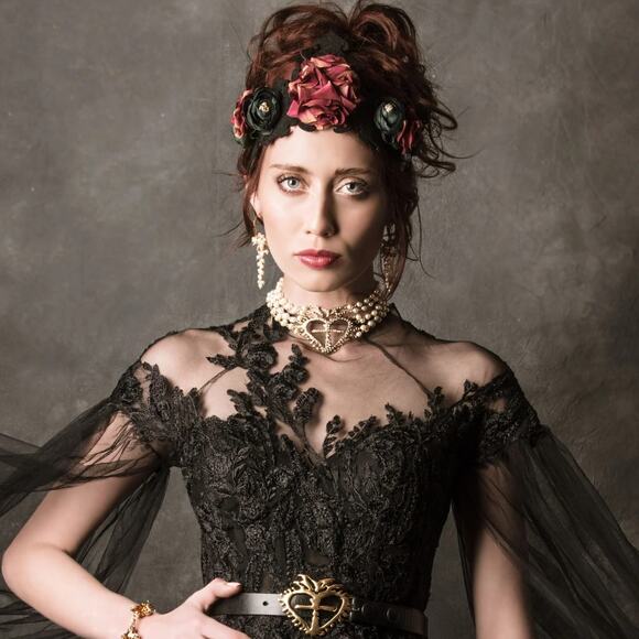 VIRGINS SAINTS & ANGELS VSA La Queen Collar in Cream Pearl & Gold - Picture 2 of 9